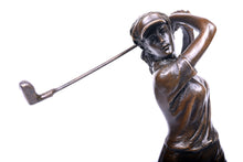 Lade das Bild in den Galerie-Viewer, Skulptur Golfspielerin aus Bronze auf grünem Marmor Sockel
