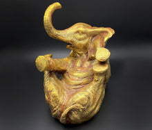 Lade das Bild in den Galerie-Viewer, Weinflaschenhalter im Gold Barock Stil Elefant - bendergold.de
