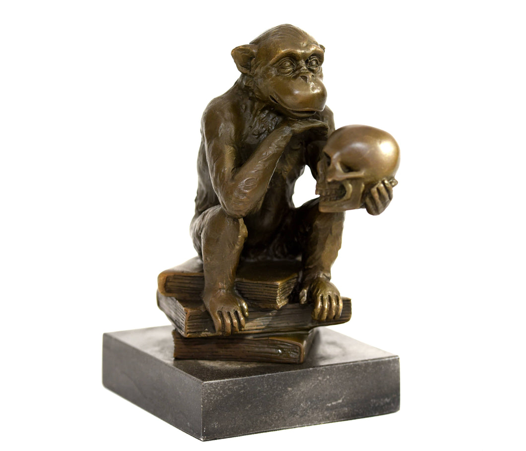 Affe mit Schädel - Skulptur aus Bronze, Marmor Sockel